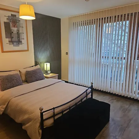 Luxury New Street Apartment *